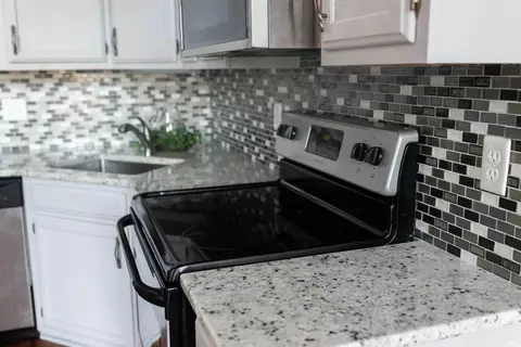 Kitchen - 4014 Eagle Bay Dr, Bloomington, IN 47401 photo 3 of 8