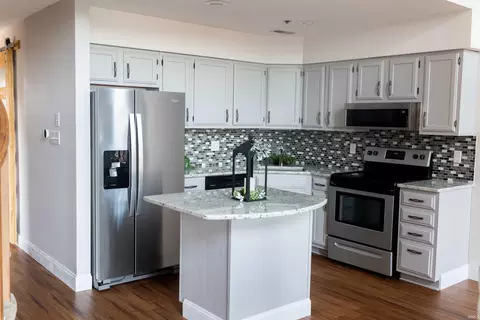 Kitchen - 4014 Eagle Bay Dr, Bloomington, IN 47401 photo 2 of 8
