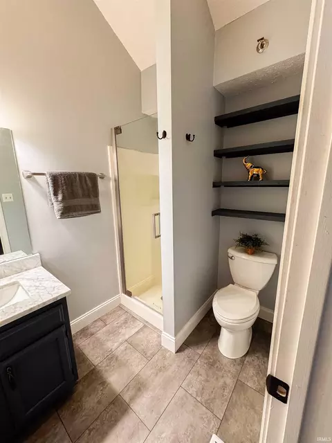 Bath - 4014 Eagle Bay Dr, Bloomington, IN 47401 photo 4 of 4