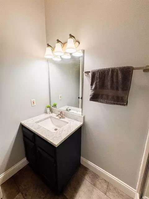 Bath - 4014 Eagle Bay Dr, Bloomington, IN 47401 photo 3 of 4