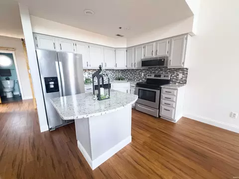Kitchen - 4014 Eagle Bay Dr, Bloomington, IN 47401 photo 1 of 8