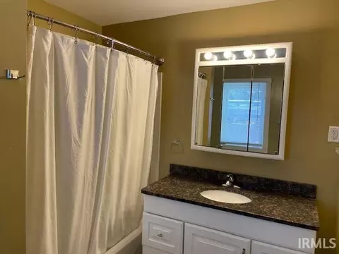 253 E 8th St, Peru, IN 46970 photo 3