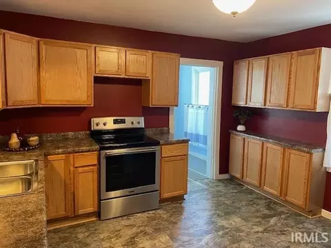 253 E 8th St, Peru, IN 46970 photo 7