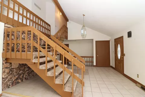 16716 Hampton Dr, Granger, IN 46530 photo 5