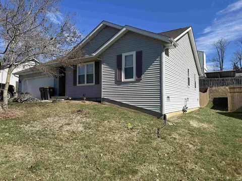 913 S Timothy Ct, Bloomington, IN 47403 photo 2