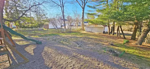 Exterior - 320 E 5th St, Mount Carmel, IL 62863 photo 4 of 5