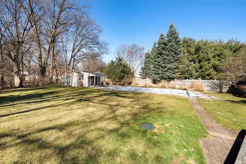 Exterior - 50819 Pine Meadows Ct, Granger, IN 46530 photo 3 of 5