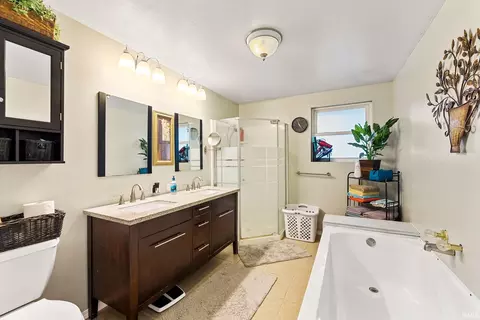 Bath - 413 E Pickwick Dr, Syracuse, IN 46567 photo 2 of 5