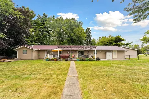 Exterior - 413 E Pickwick Dr, Syracuse, IN 46567 photo 5 of 10