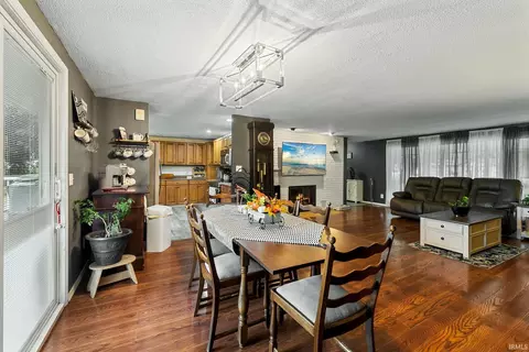 Dining - 413 E Pickwick Dr, Syracuse, IN 46567 photo 2 of 2