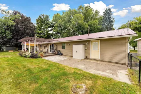 Exterior - 413 E Pickwick Dr, Syracuse, IN 46567 photo 6 of 10