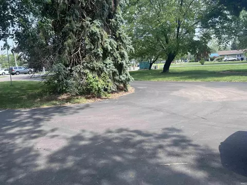 Exterior - 413 E Pickwick Dr, Syracuse, IN 46567 photo 10 of 10