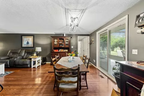 Dining - 413 E Pickwick Dr, Syracuse, IN 46567 photo 1 of 2