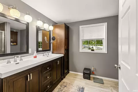 Bath - 413 E Pickwick Dr, Syracuse, IN 46567 photo 5 of 5