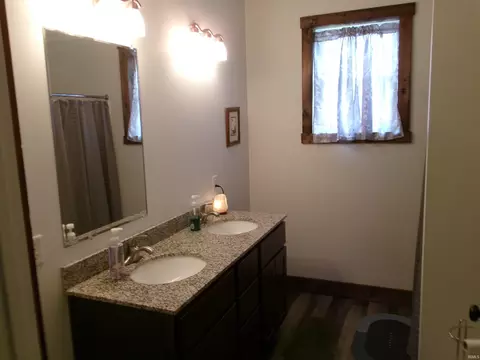 Bath - 2209 N 300 E, Peru, IN 46970 photo 3 of 3
