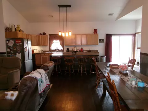 Dining - 2209 N 300 E, Peru, IN 46970 photo 1 of 2