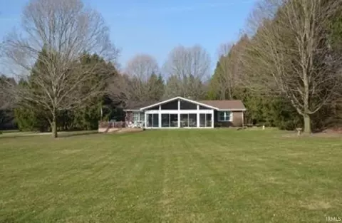 4113 E Bowser Rd, Syracuse, IN 46567 photo 1