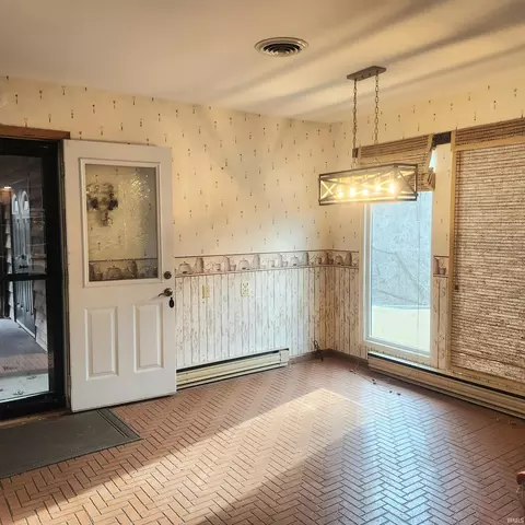 693 Forest Dr, Bloomfield, IN 47424 photo 3