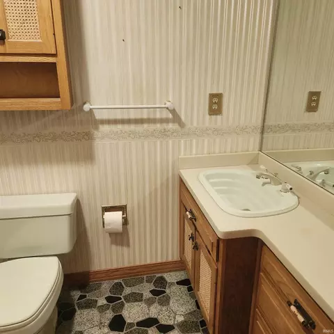 693 Forest Dr, Bloomfield, IN 47424 photo 11