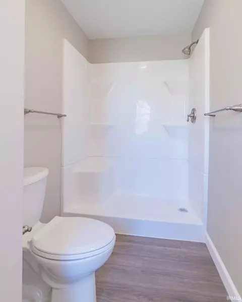 Bath - 4212 E 200 S, Markle, IN 46770 photo 3 of 4