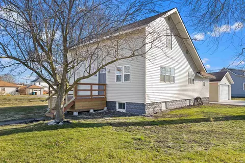 708 S Cedar St, Auburn, IN 46706 photo 2