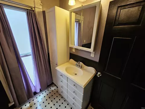 100 E John St, Washington, IN 47501 photo 25