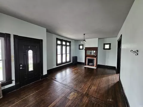 100 E John St, Washington, IN 47501 photo 6