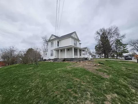 100 E John St, Washington, IN 47501 photo 3
