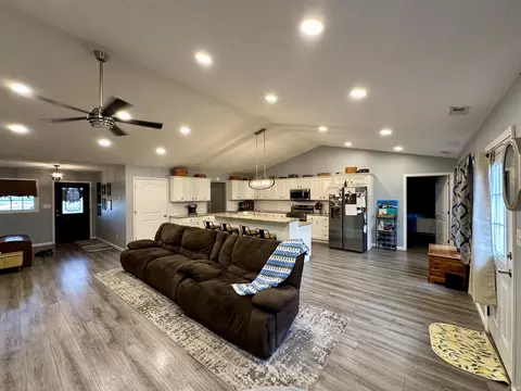 112 Cardinal Ct, Mitchell, IN 47446 photo 9