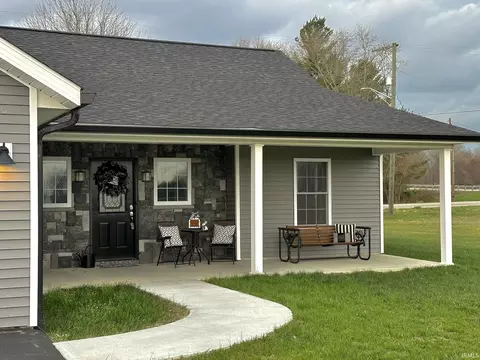 112 Cardinal Ct, Mitchell, IN 47446 photo 2