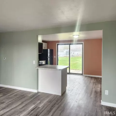 208 E Pickwick Dr, Syracuse, IN 46567 photo 5