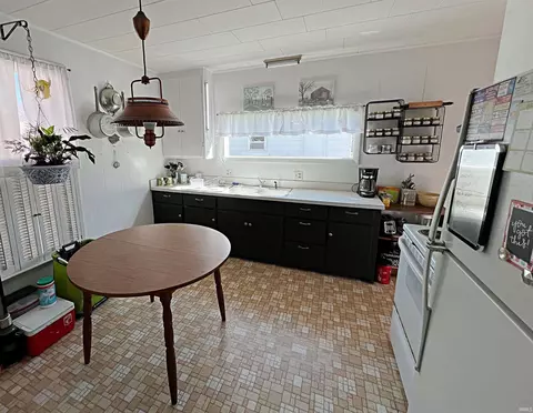 1321 E Walnut St, Washington, IN 47501 photo 8