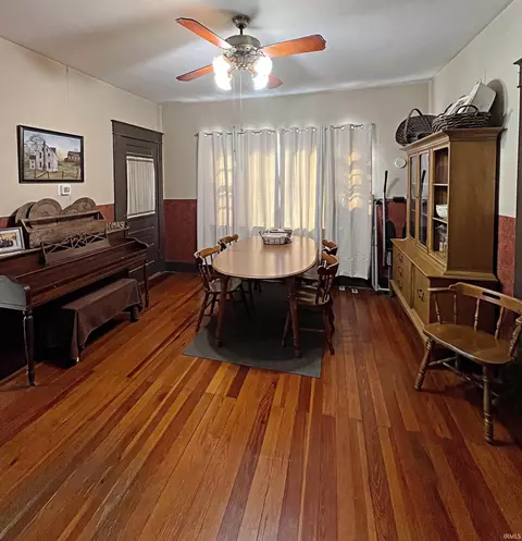 1321 E Walnut St, Washington, IN 47501 photo 5