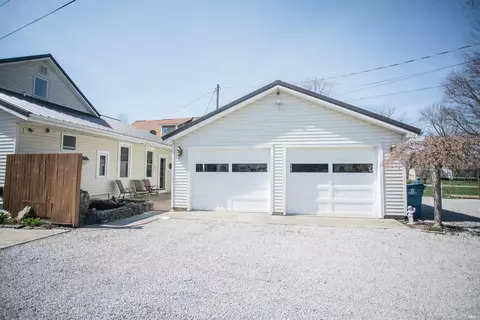 Exterior - 209 E Arnold St, Bluffton, IN 46714 photo 5 of 10