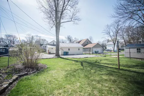 Exterior - 209 E Arnold St, Bluffton, IN 46714 photo 9 of 10
