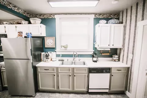 Kitchen - 209 E Arnold St, Bluffton, IN 46714 photo 3 of 4