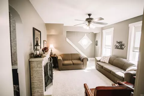 Living - 209 E Arnold St, Bluffton, IN 46714 photo 1 of 4