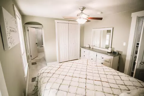 Bedroom - 209 E Arnold St, Bluffton, IN 46714 photo 2 of 4