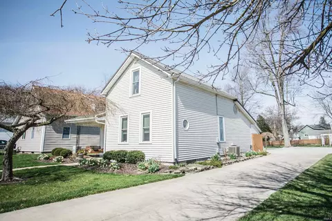 Exterior - 209 E Arnold St, Bluffton, IN 46714 photo 4 of 10