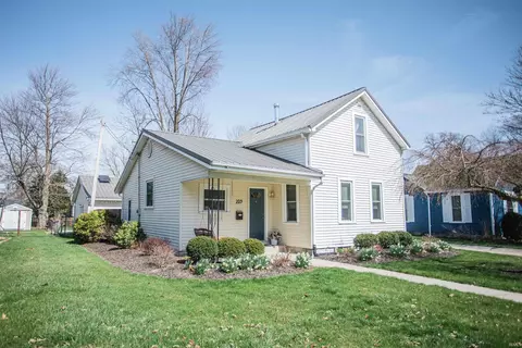 Exterior - 209 E Arnold St, Bluffton, IN 46714 photo 1 of 10