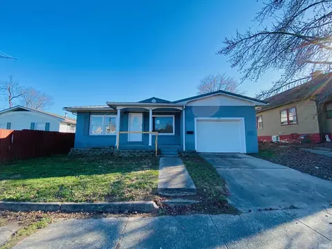 214 W Dale St, Oakland City, IN 47660