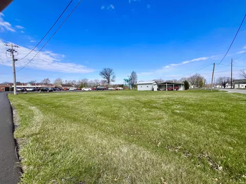 980 NW 5th St, Linton, IN 47441