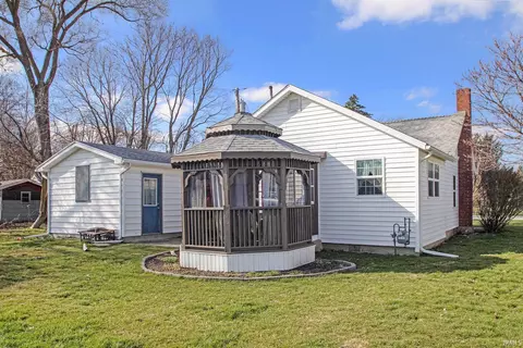 406 E Jefferson St, Bourbon, IN 46504 photo 5