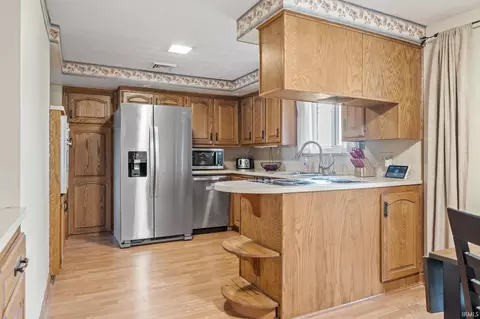 Kitchen - 4117 E Saddle Dr, Fort Wayne, IN 46804 photo 4 of 4