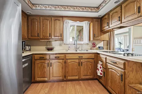 Kitchen - 4117 E Saddle Dr, Fort Wayne, IN 46804 photo 2 of 4