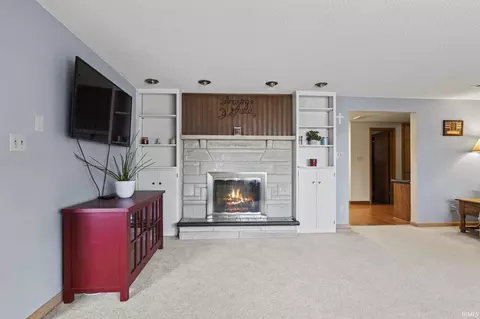 Living - 4117 E Saddle Dr, Fort Wayne, IN 46804 photo 4 of 6