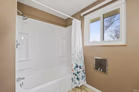 Bath - 4117 E Saddle Dr, Fort Wayne, IN 46804 photo 4 of 4