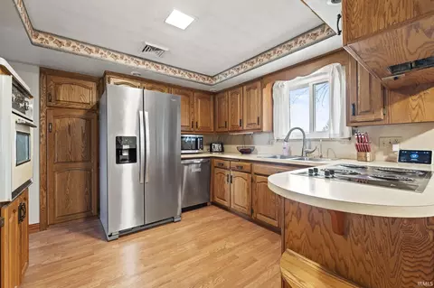 Kitchen - 4117 E Saddle Dr, Fort Wayne, IN 46804 photo 3 of 4