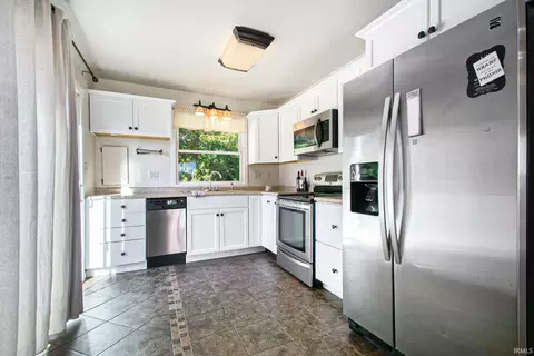 8687 E Hatchery Rd, Syracuse, IN 46567 photo 3