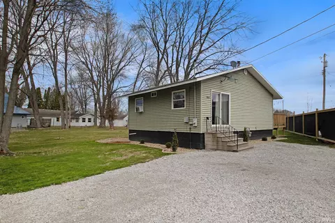 8687 E Hatchery Rd, Syracuse, IN 46567 photo 2
